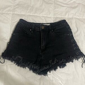 Lace up on the side black shorts